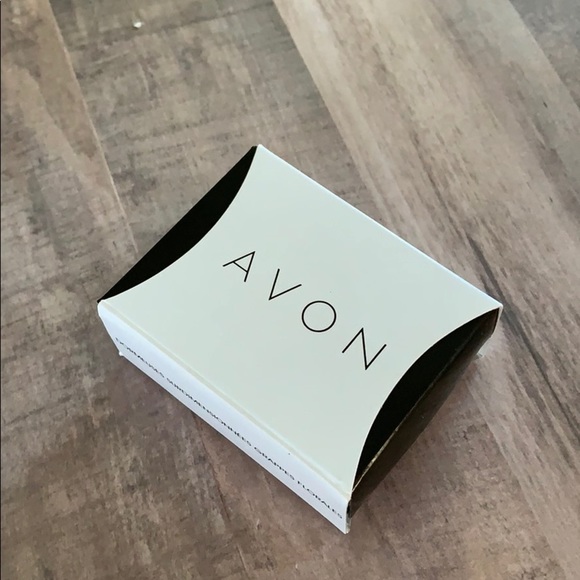 Avon New‎ Floral Petal Cluster Earrings Ivory Opal Stud Earrings - Picture 7 of 7